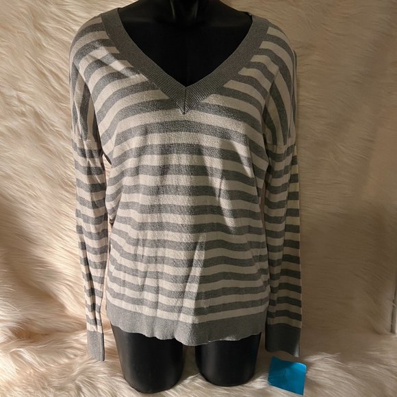V-NECK GAP MEDIUM SWEATER 1 - Picture 1 of 3